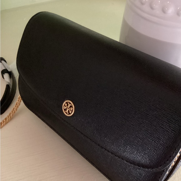 Tory Burch Handbags - New Authentic Tory Burch Women's Robinson Chain Wallet Bag.